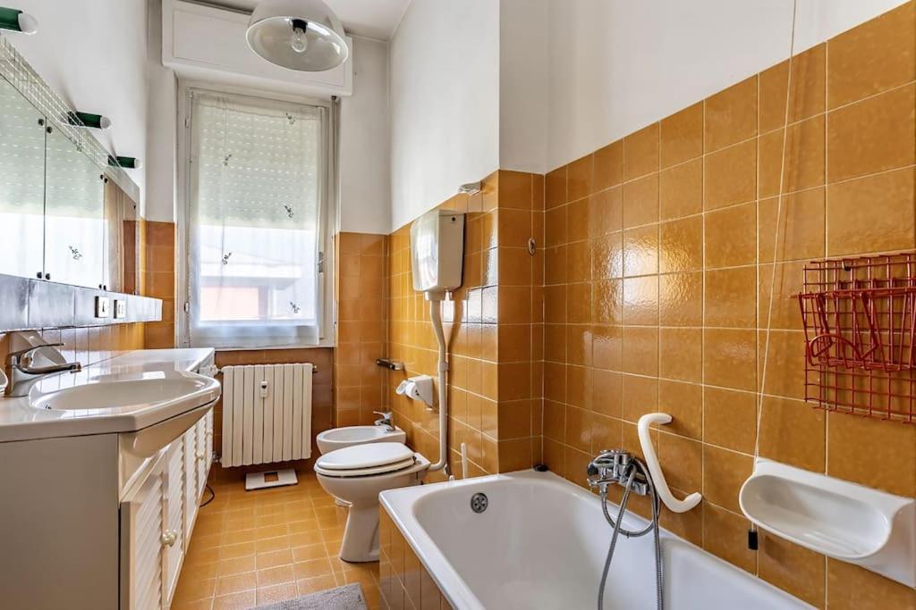 Attico Montiglio - Panorama-Wifi Apartment Collebeato Екстериор снимка